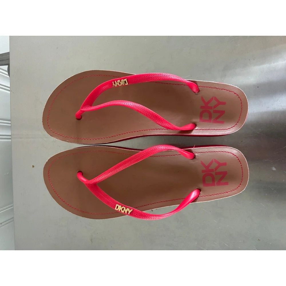 DKNY Margot Hot Pink Tan Flip Flop Sandals Womens Size 10‎ Logo Hardware